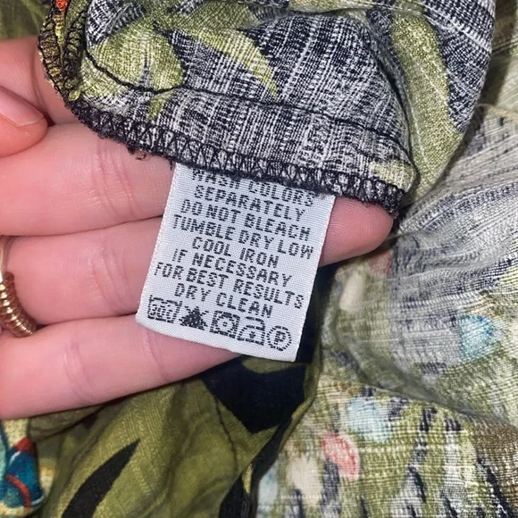 🌙Vintage Tommy Bahama Christmas Toucan Parrot 100% silk Hawaiian Men’s Shirt! - Picture 10 of 10